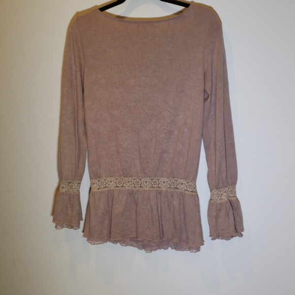 Beautiful top - Picture 4 of 5